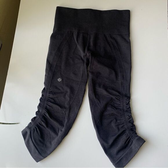 Lululemon In The Flow Crop size 4 gray leggings runch - Picture 1 of 8